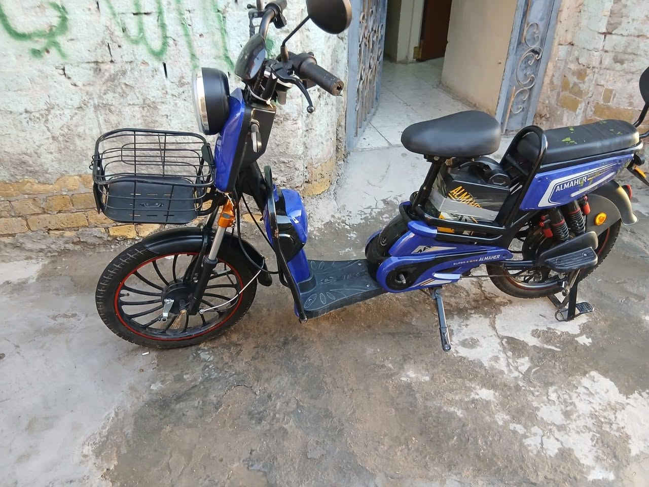 السلام عليكم دراجة شحن حجم20 للبيع  بطاريات جدد فول مواصفات السعر بل واتساب *********** العنوان بغداد شارع حيفا
