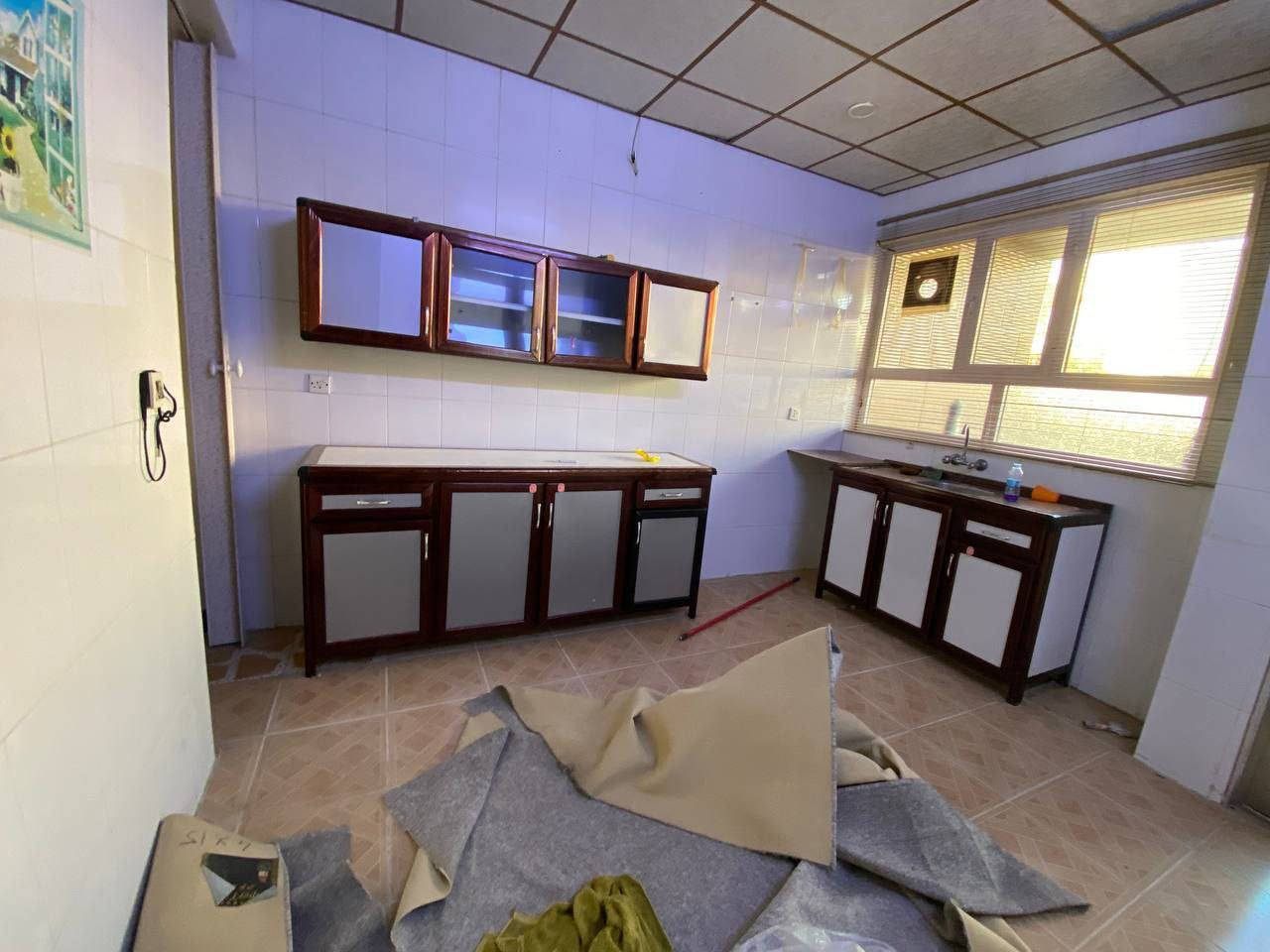 عقارات #ابوحسين للعقارات في اربيل 

منزل مؤثث كامل للبيع في أربيل
 مجمع المهندسين 160م 
يتكون:-
4غرف
أستقبال
صالة
مطبخ
مجموعة صحيات 
للإستفسار:٠
***********
*********** 
11 شدا ونص
