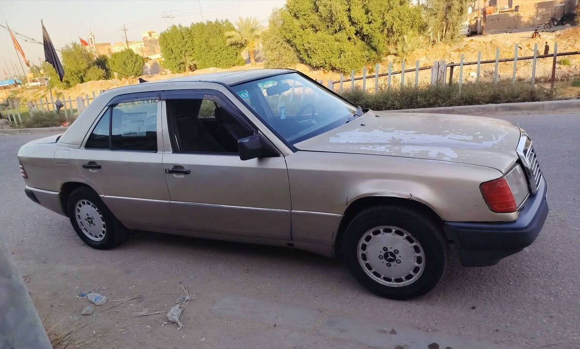 السلام عليكم
مارسدس دب موديل ١٩٨٧ محوره بطه اثنين ونص 
قواعد سليمات 
رقم بغداد  انگليزي بسمي
سنويه لغاية ٢٠٢٧  السعر٤٠ وبيها مجال
مكاني نجف مشخاب ***********
