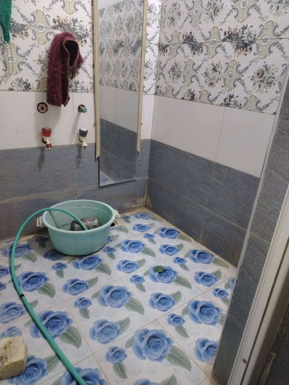 دار للبيع طابو  صرف ساحه الكرامه حي العسكري مساحه 125
بلوك عكادة اوسندويج  يحتوي على غرفتين صاله استقبال صحيات ساحه السعر 60 بيه مجال بسيط استفسار *********** اكرم الاسدي للعقار
