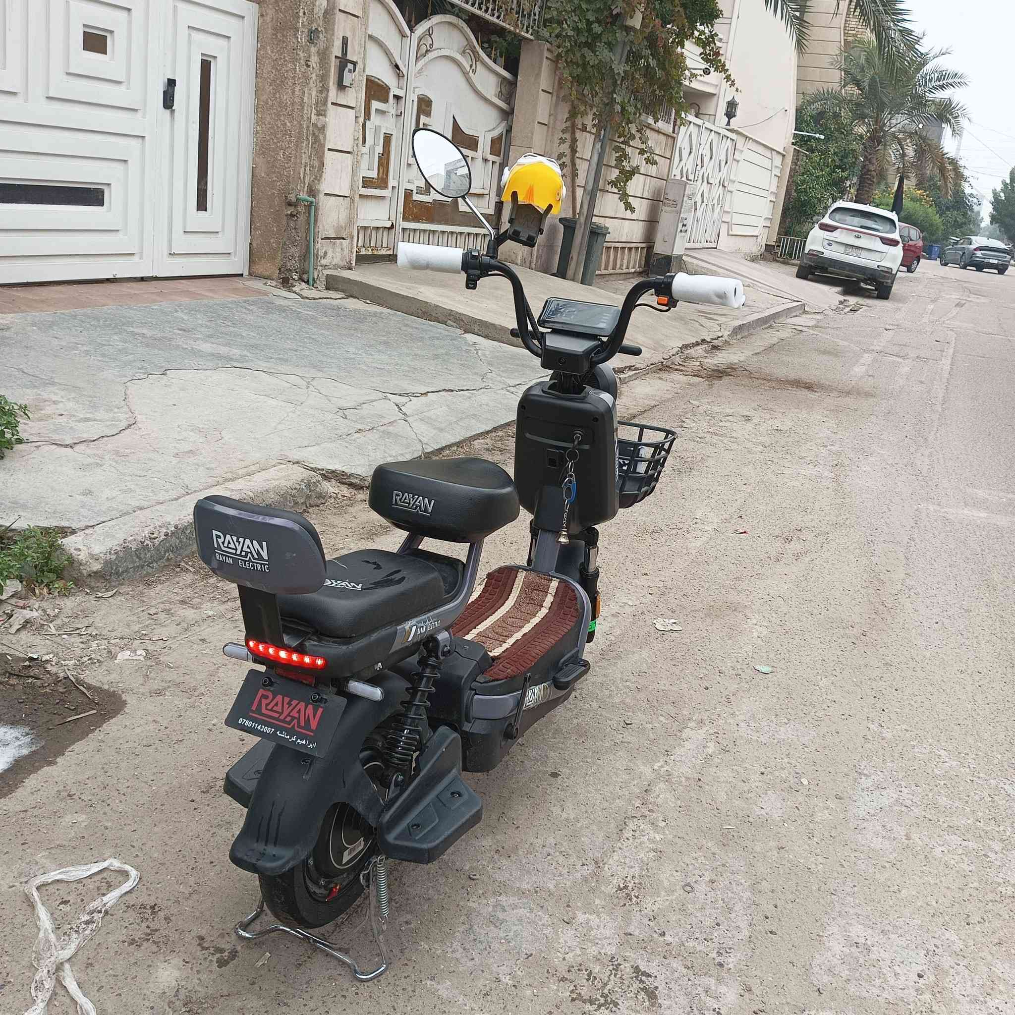 ريان بريميم حجم 14 للبيع
المواصفات:  
ملف 500W 
سرعه 40 حقيقي
شاشه تبين اعطال الموجوده 
حساسات والاشاير والكلوبات كله شغاله 
ضد المي Water proof 
بطاريات 16 امبير وتمشي 20 كيلو حقيقي 💯
شاحنه الاصليه مال ريان 
الدراجه ولا نقص بيه 
وهديه ستاند مبايل وارضيه
السعر 290 الف وبيه مجال قليل لو مراوس بعصفوريه ومستعجل على بيعته
للتواصل: ***********
 او خاص
