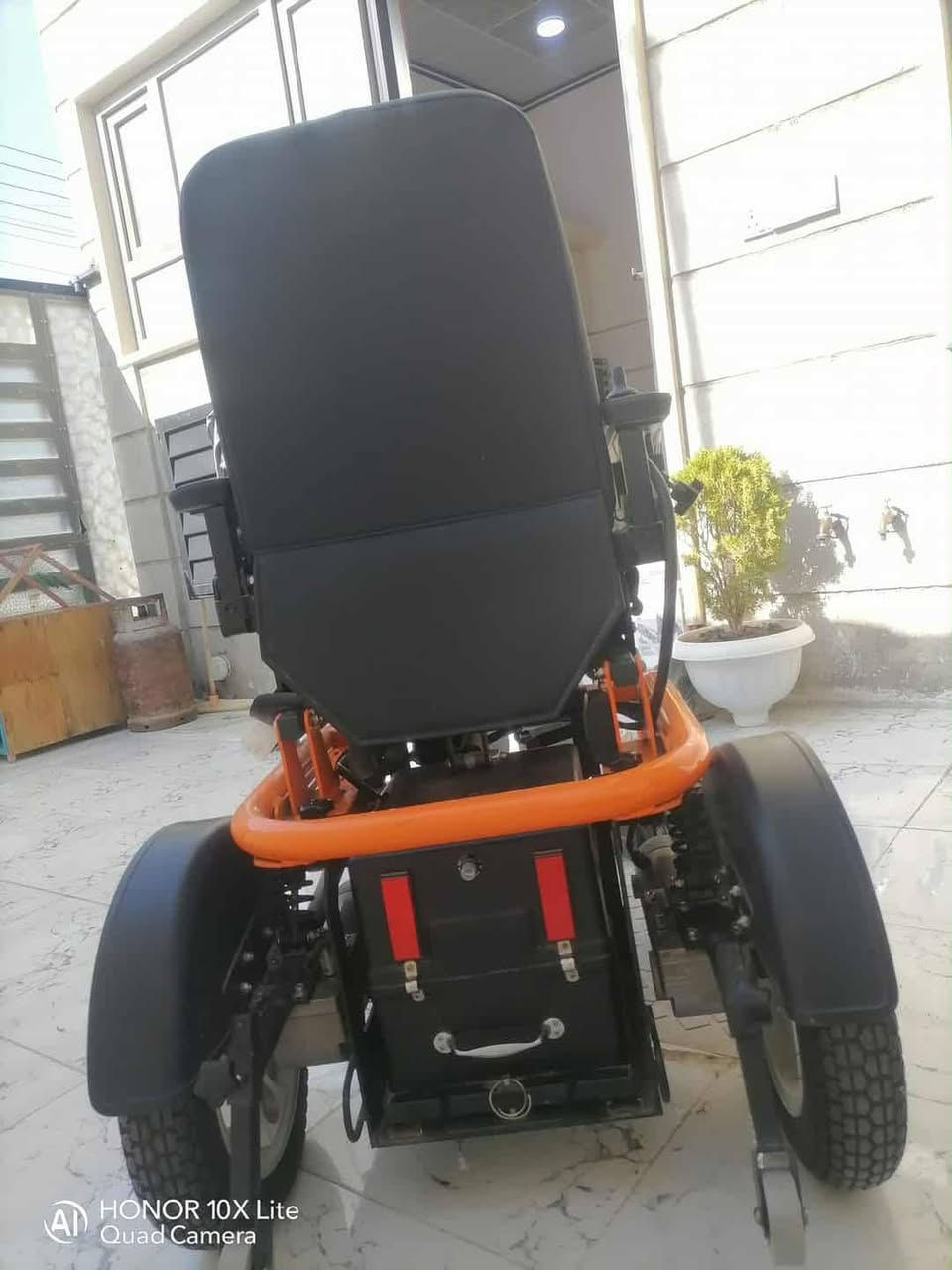 السلام عليكم
عربانه على شحن جديده مستعمله شي قليل سعرها  ٤٠٠وبيها مجال رقم الموبايل ***********
