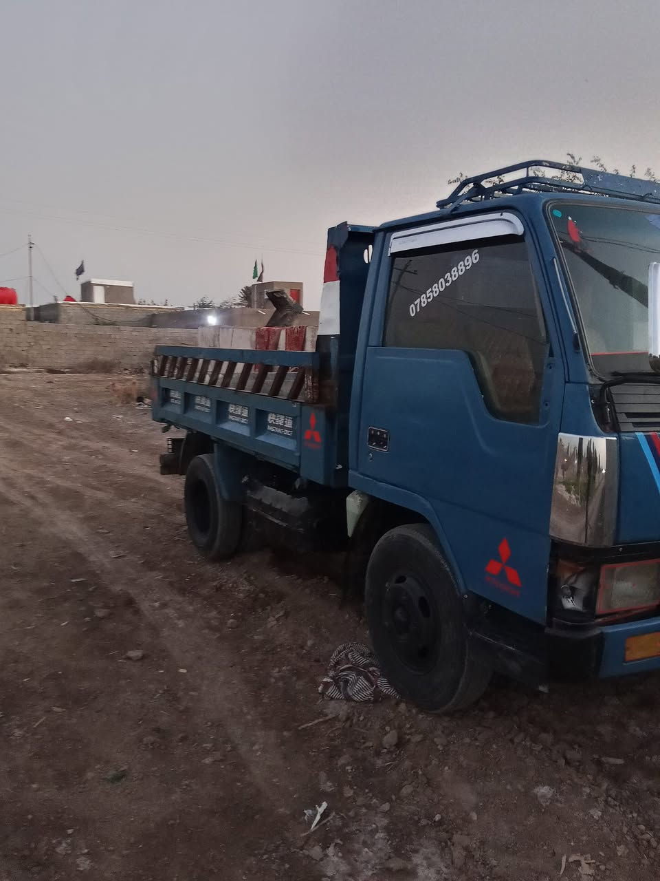 السلام عليكم كنتر العظم ميسيبوشي للبيع موديل 93 ماكينه 33 يعني 108 شاصي ومكينه مكفول عام تخم تاير زوج باتريات كهربائيات كلها شغاله المكان ناصريه قضاء رفاعي السعر 70 وبيها مجال للشراي************
