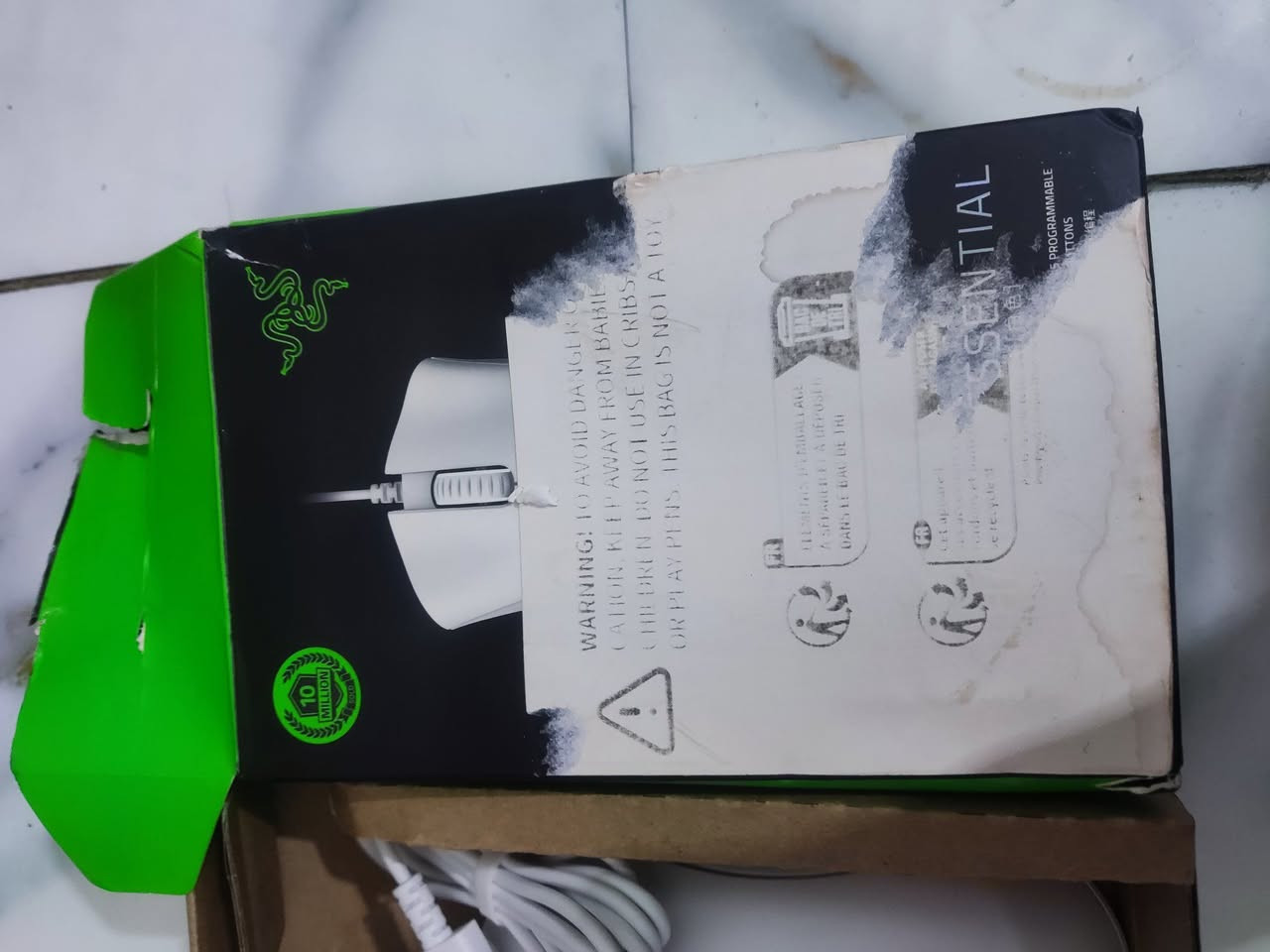 السلام عليكم 
ماوس شركة رايزر جديد غير مستخدم مفتوح للفحص فقط 
سعـ./ـر 30 توصيل غير متوفر مكاني ناصرية ذيقار 
***********
