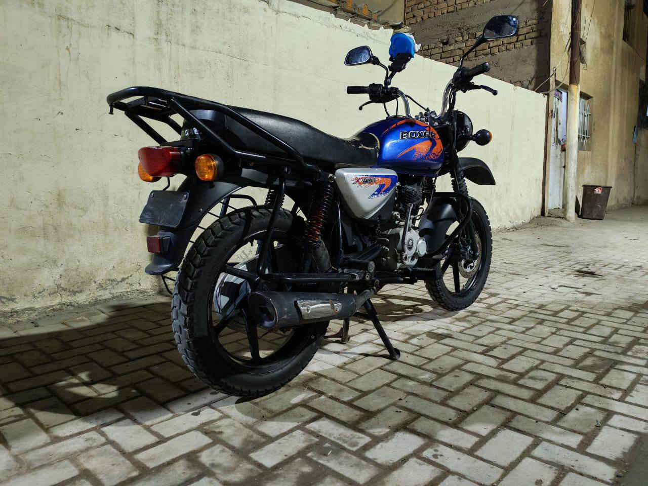 سلام عليكم دراجة بوكسر موديل 22 اوراق اصولية جاهزة للبيع عدا النواقص الموضحة بالفديو السعر مليون و100 وبي مجال للشراي مكاني البياع شرطة الخامسة سويب رقمي *********** متوفر واتس
