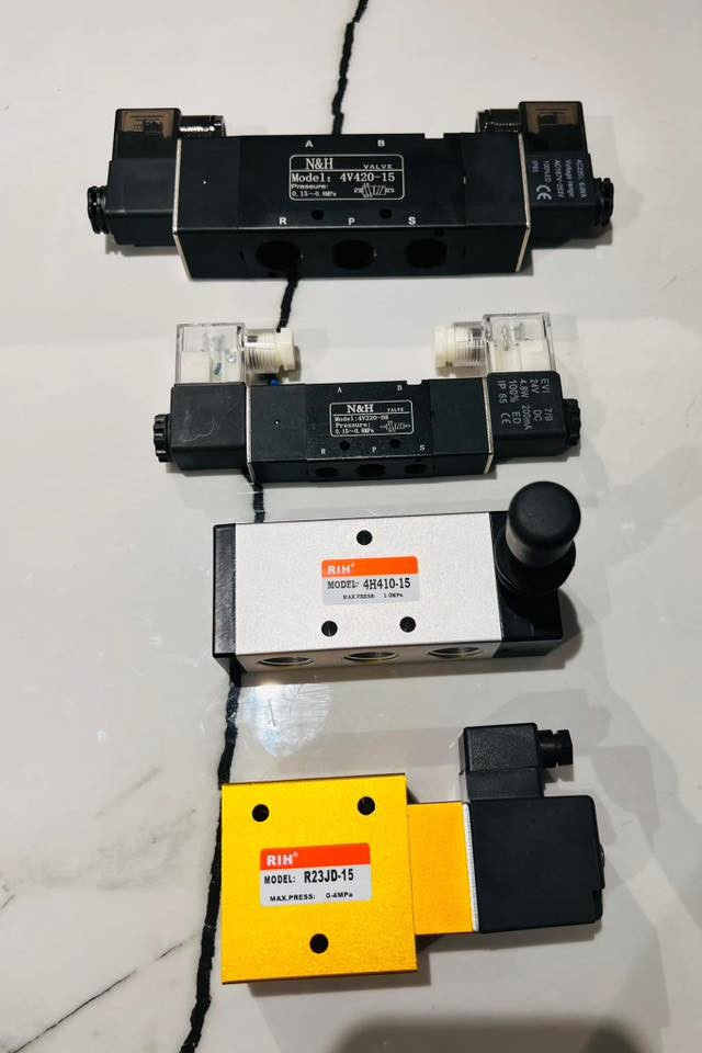 يتوفر لدينا جميع قطع غيار المكاين الصناعية 
***********
***********
***********
