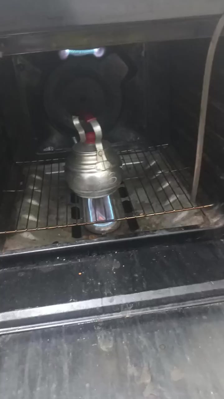 طباخ للبيع شغال بي نقص بي الفراره مال الفرن نسحوكه يظل مشتغل الفرن الجوه والعين الزغيره مكسوره الفراره واباقي شغال مثل مامظح بل صوره السعر ٣٥ مكان تكريت ***********
