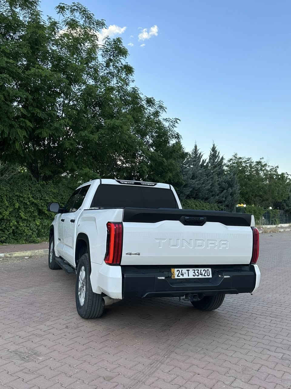 تويوتا تندرا 2022لون ابيض 4x4
سعر 325$ بي مجال
محرك 6 سلندر توين توربو
كتاب جام تضليل ويا 80بل 100
المواصفات 
ماشي 30 الف
بصمه 
تشغيل عن بعد 
‏ويل كب 
لايتات زينو و بك لايت زينو 
رادار امامي 
تحديد مسار 
شاحن وايرليس 
هندبريك بصمه 
لايت LED 
حاجب LED
اشاره لكزز 
رادار خلفي 
حساس خلفي
سياره بس بوند صبغ بدون دواخل
سياره مرقم جاهز تحويل وكاله شرط 
سياره بيها كتاب تضليل 80بل 100 رسمي من دايرة مرور
سعر 325$بي مجال
تلفون ***********كورك
تلفون ***********زين وتساب
