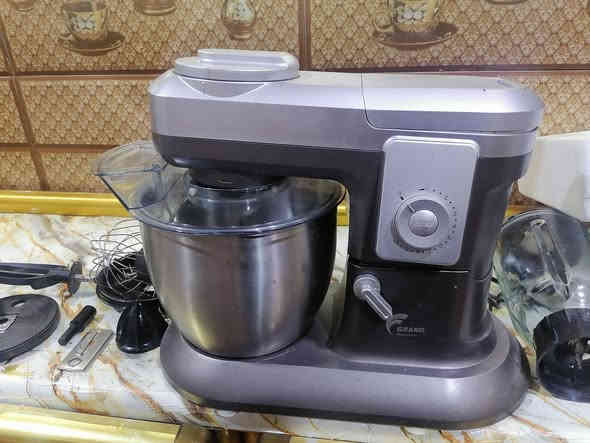 ست البيت 8 في 1
كراند  الألمانية مستعمل كلش قليل يمكن مرتين او تلاثه
عجانة + خلاط زجاجي + طاحونة
+ عصارة حمضيات +  محضرة طعام +
مبراشه + مقطعة شرائح 
عمليات متعددة 
عجانة طاسه ستيل 
سرع متعددة 
كلها في جهاز واحد مختصر
فقط قاعده الخلاط مكسورة تحتاج تبديل 
العسر 90 الف 
مكاني الزبير الشعيبه قرب مدرسه نور العيون الابتدائية 
***********‪
