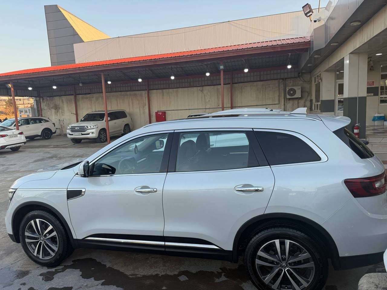 رینو کولیوس2018 قە پات مواسە فات 
پانوراما.، درگا بە سمە.، کوشن گە رم .، کوشن سارد.، کامیرە 360.،هە رچوار دە وری حاسە.،سنوق جگ.،رادار .،سنە وی تا کوتای 2030تازە
دە بل ئە کسل
سوکان ڤولیوم .، ئوتو پارک 
چوار ویل تایە ی لوک.، پاتری لوک
دە بل ئە کسل.،زور مواسە فاتی تر 54 هە زار روشتوە بو زانیاری زیاتر *********** السليمانية, العراق
