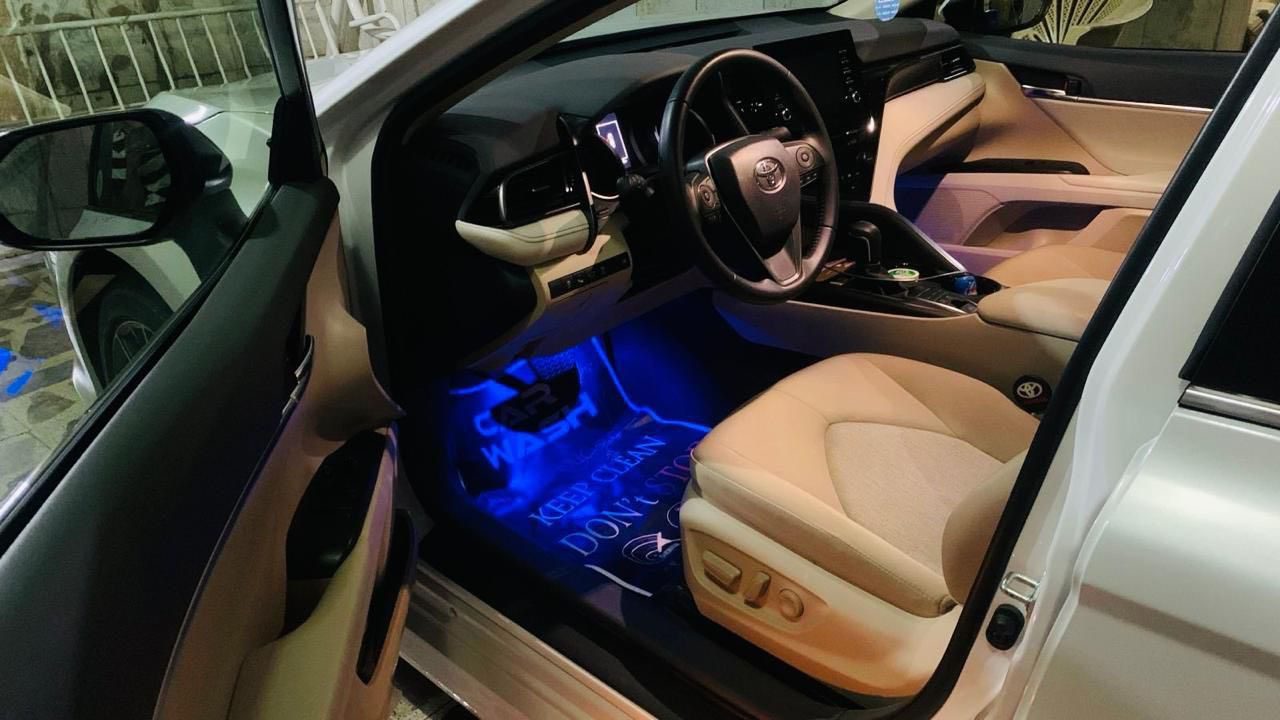 كامري هايبرد  2024 وكالة عبدالطيف جميل
ماشية 43 الف 
مواصفات : 
محرك2500
AIR BAG عدد 8
حساسات امامي خلفي 
لايت زينون+ LED 
كشافات
سلايد رووف 
ويل كاب 18 
مفتاح تشغيل بصمة 
شاشة
كاميرة دوارة 
الانارة الداخلية LED
مقعد السائق كهرباء 
مثبت سرعة 
ثلاث مودات قيادة
قطعتين تبريد 
هاند بريك كهرباء 
ABS
اوتو هولد 
اشارة في المرايا الحانبيات قابله للطي كهرباء
مخرج منفذ الطاقة 
بردة خلفية كهرباء 
شاحن هاتف Wireless

رقم بغداد سنوية جديدة لحد 2030 بأسمي 

كير و محرك مكفولات 
السعر 248 $ و بيهة مجال بسيط 
رقم التلفون ***********
مكان السيارة بغداد
