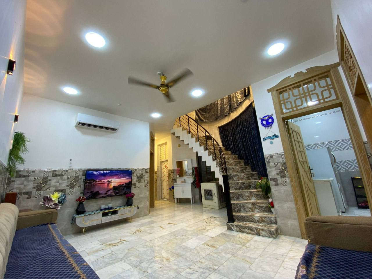 دار للبيع مساحة 150 متر طابو صرف بناء حديث 2024 
الارضيه مرمر وبورسلين 
خريطة جدا ممتازة يحتوي على ...

 • الطابق الأرضي استقبال + مطبخ + هول + غرفة كبيرة + مجمع صحي كبير + ممرات عدد 2 + صحيات خارجية

• الطابق الثاني 3 غرف نوم + هول + مجمع صحي 

* كهرباء + سبالت + كاميرات نضام بوري دفن 

• الموقع أبو غرق حي الحسين ثالث عقار عن التبليط 
شارع 12 متر 

للاتصال والاستفسار ***********
