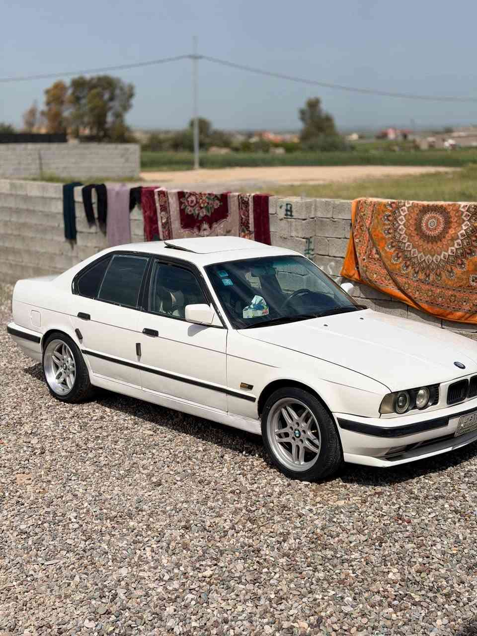 بي ام دبليو موديل 1992محرك 535كير اوتوماتيك كير محرك شرط شلعه تشك الكاع تبريد ثلج مركزي تدفئة تاير ويل جديد السياره متعوب عليه هواي صدر جديد وره وكدام عليها ادامه كامله بلكات نوزلات  جديد السياره مابيها لا طخه ولا ضربه بخ جماليه فقط شرط عل سونار السياره مثل الساعه مكان كركوك ***********واتساب
