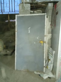 باب حديد شرط نضيف لبيع سعر 50 بي مجال قليل اتصل 07709296630