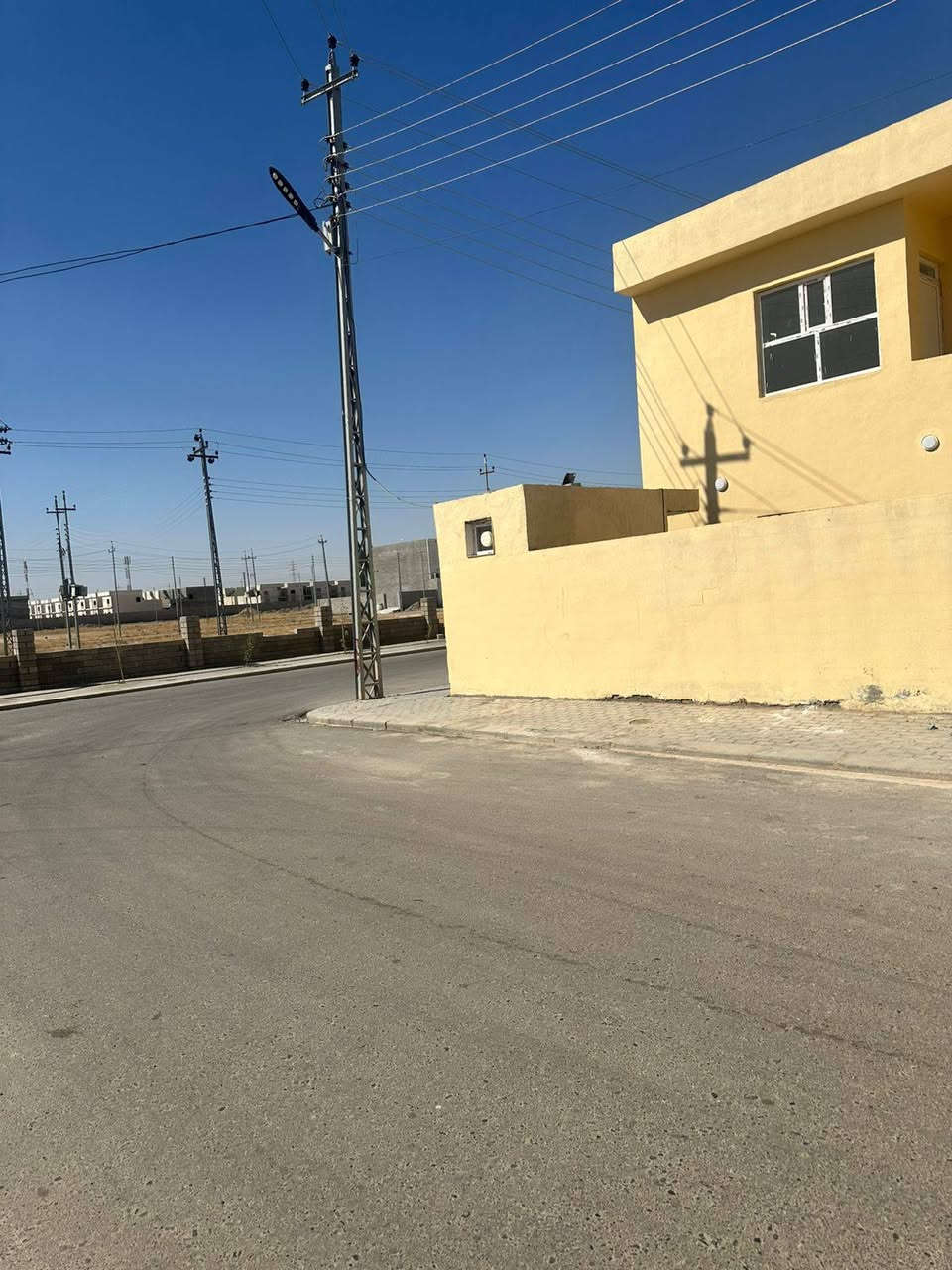 السلام عليكم
#للبيع دار سكني تكريت مجمع سما🏰
#دار زيرو 🏰 فول مواصفات وجاهز للسكن 🏰
#مساحة 250متر 🏠
#واجهة 
#موقع دار جدا مميز ركن على شارعين
#يحتوي الدار على 🏰
#واجهة الدار🏰
#الدار شغل درجه اولا🏤
#غرف نوم عدد 4🛌 🛌
#صالة استقبال  🏰
#صالة وسطية 🏰
#مطبخ 
#كراج للسيارة  🚘🚘
#مجاميع داخلية وخارجية عدد 3
#حمامات داخلية نظام دفن  🛀
#نظام تأسيس غاز دفن 
#نظام 📹
#سطح شتايكر
#حديقة  🌲🌴🌳🌺⚘️
#ابواب خارجيةدرجه اولى
#ابواب داخلية  درجة اولى 
#سيراميك الدار  درجة اولى
#محجل 
#مغاسل 
#السعر190 وبي مجال 
#للاستفسار والتواصل على رقم *********** ☎️
