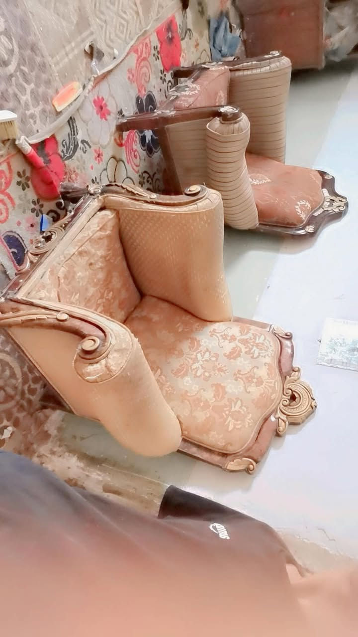 من رخصه ابو الكروب ذني قنفات لبيع نضيفات جدامك الشراي يتصل على الرقم وانه بختمته ***********
