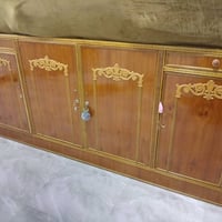 بوفيه اربع بيبان للبيع السعر ٢٠٠ وبيه مجال الاستفسار اتصال برقم ٠٧٨٠٧٥...