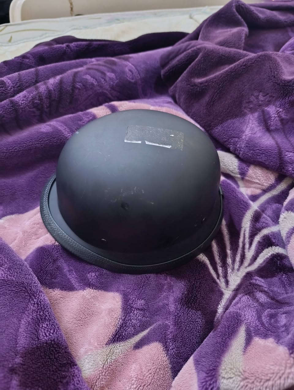 خوذة اصليه مال دراجة هارلي مال امزون السعر ٤٠ الرقم *********** حي العامل
