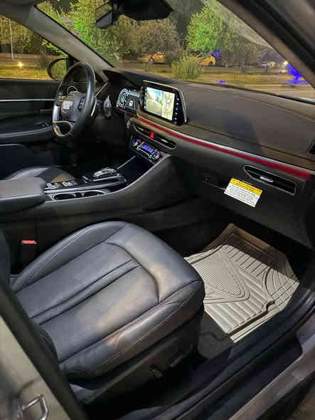 سوناتا 2023 لميتد ( limited ) 
اعلى فئة بالسوناتا ( لميتد limited )
الفول الحقيقي مو مثل الفئات الباقية 
ماشية 7 الاف فقط …… 
بدون ايرباك …. ايرباك سليم ع وضع الشركة
و بدون تبديل اي قطعة 
حادث بسيط جداً 
( نصف الجاملغ خلفي فقط صبغ )
الفئة الوحيدة اللي تجي بيها 
١- داتا شو بالزجاج الامامي 
٢- كاميرات محيطية ( 4 كاميرات )
٣- تحريك بالبصمة للامام و الخلف 
٤- الكشنات الامامية تبريد + تدفئة
٥- الكشنات الامامية اثنينهم كهرباء 
+ كشن السائق وضعيتين خزن ميموري 
٦-  ( 6 حساسات امامية )

💎 ســعــر ✅ ::  الــرد تلقائي 📮

مواصفات السيارة الباقية ………….. 
محرك 1600 توربو … طيارة و اقتصادي جداً 
سقف بانوارما قطعتين
قطعتين تبريد … امامي + خلفي
سستم سماعات Bose متكون من 12 سماعة
مع مضخم صوت خارجي 
الزجاج الامامي و الخلفي اوتو
رادار امامي و خلفي و جانبي 
حساسات امامية و خلفية
نقاط عمياء عند تغيير المسار 
حساسات بالابواب للتنبيه عند فتح الباب و سيارة قادمة من الخلف 
شاشة كبيرة ( تختلف عن باقي الفئات ) 
تدعم الكار بلي و الاندرويد اوتو
قيادة ذاتية 
شاشة رقمية للعدادات و الكيجات متغيرة عند تغيير نظام القيادة
4 وضعيات للقيادة 
‏Normal-costum-sport-sport plus
انارة داخلية متغيرة 7 الوان بالدشبورد و الابواب 
نظام المحافظة على المسار 
كروس ( تحكم بالسرعة )
شاحن وايرلس لاسلكي 
منافذ للشحن امامية و خلفية
تبريد بيانو 
قطعتين تبريد امامي و خلفي
تبريد منفصل للراكب و السائق
دخول ذكي و انارة ترحيب 
قفل ذاتي عند الابتعاد 
فتح الصندوق الخلفي عند الاقتراب 
اشارات بالمرايا الجانبية 
تشغيل عن بعد 
انارة led امامية
بگ لايت خلفي led 
تدفئة ستيرن
نظام Auto Hold
يعني بالازدحام تضغط البريك ضغطة وحدة و تشيل رجلك تبقى السيارة لازمة بريك لحد ما تضغط عالبنزين يلة تمشي 
نظام تنبيه اذا تحرك السير وانت بقيت واكف تنبهك
الماسحات الامامية اوتو بالمطر
ويل كب بلادي حجم 18 
تخم اطارات بيرلي بلادي مال سيارة
هاند بريك بصمة كهربائي
نظام ترحيب صوتي
سيارة جديدة و كل شي على وضع الشركة كير محرك كهربائيات راديترات منظومة التبريد و غاز الشركة البلادي
تبريدها بشرط ( ثلاجة ) باقصى درجة حرارة
سنوية جديدة ، رقم اربيل ( شبه مميز  ) 
تحويل او وكالة حاضر …..
مكانها بغداد … حي الحسين ( سريع المطار )

صور الحادث او الاستفسار واتساب 
***********
