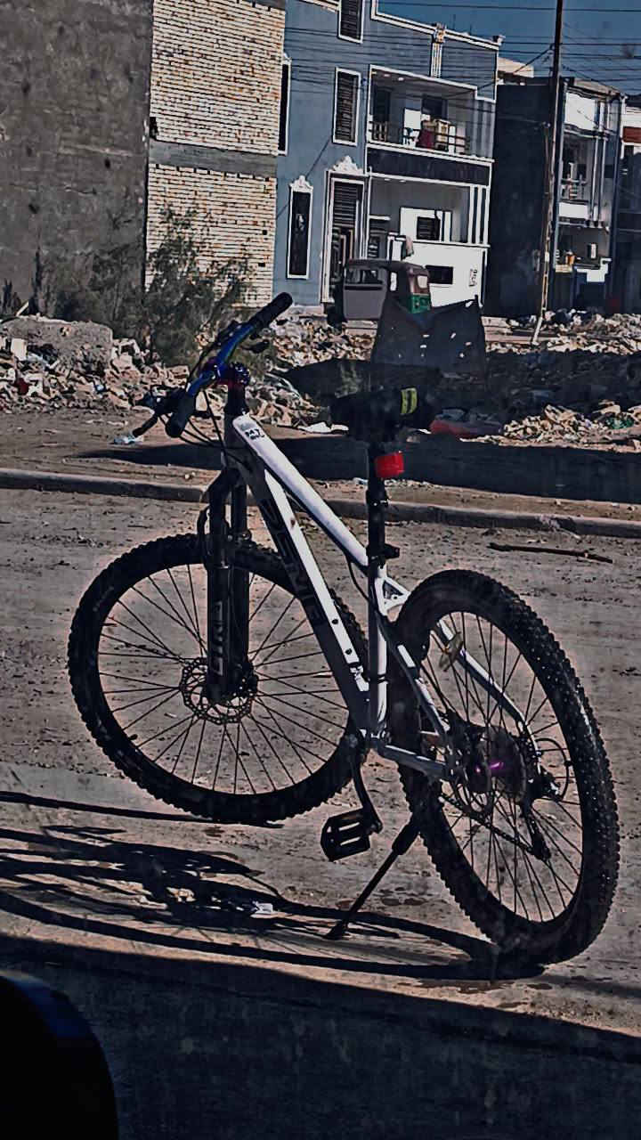 سلام عليكم
باسكل دسما للبيع 
الباسكل اخو اخو الجديد ما مستعمل هواي الله شاهد 
تجي وتشوف بعينك الباسكل ما طالع بي ابد استعمال قليل 
السعر / 125 الف
***********
