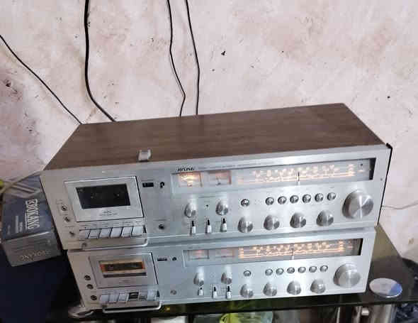 الاسلام عليكم جهازين رايزنك واحد يشتغل راديو والمسجل وكف رئسن مااعرف قايش او ماطور والثاني يشتغل المسجل بس طكت الدكمه مالت التشغيل والراديو بي وشه اثنينهن معا زوج سماعات خشبهن تعبان بغداد البلديات ويوجد واتساب  ***********
