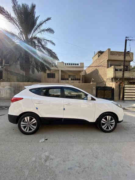 السلام عليكم سياره توسان خليجي 
موديل 2014 بسمي رقم بغداد 
حداديتها  جديده أمامي خلفي مواصفات معروفه أشايربل مري لايت زينون تحكمات أستيرن
السياره جاهزه ع الأخير مع تغليف الارضيه والكشنات 
بيه صبغ بنيد آثار شخوط وبارد باب سائق 
السعر 148 —— موبايل ***********
المنطقه — بغداد جديده
