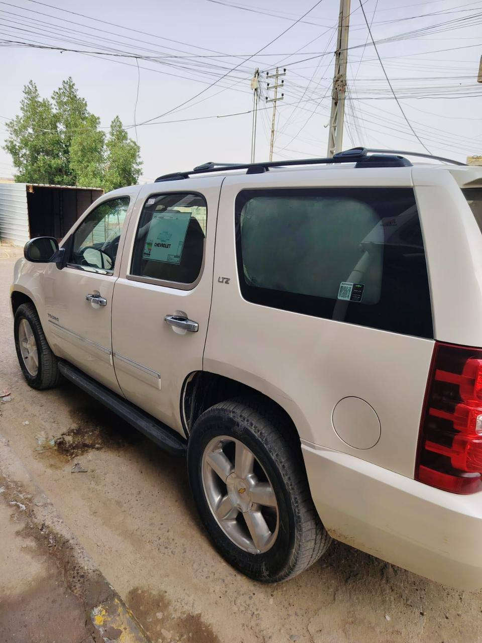 سيارة نوع تاهو صدفي موديل ٢٠١٣  رقم بصرة خليجي مكفول من الضربة والصبغ ماعدى الهلال للجاملغ الخلفي  كما موضح في الصورة مواصفات ltz  نسبة النظافة للداخل والخارج جيدة
السعر ٢٦٥ 
للاستفسار. +9647754111700
