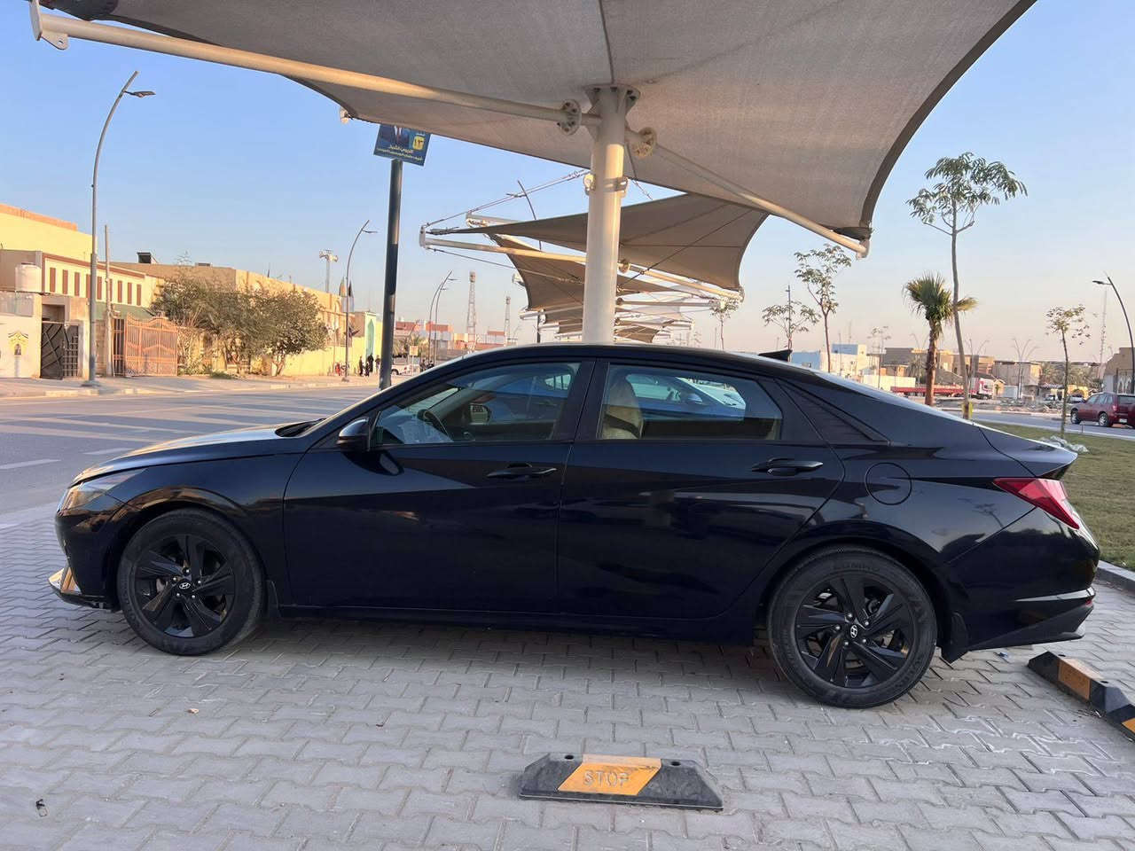 السلام عليكم
النترا مديل 2023 وارد امريكي 
ماشية 35 
السياره جاهزه من كلشي
ضرر بنيد مبدل مصبوغ 
+مدكر  امامي بيه طخه ونصبغ 
+ اجت من امريكا مرشوش باب خلفي والجاملغ الخلفي 
مواصفات بصمه تشغيل عن بعد شاشة رادار امامي خلفي جانبي وبيه بعد هواي مواصفات 
السيارة حرة بدون رقم تترقم جميع المحافضات 
السعر 124 
العنوان البصرة ***********
صور الحادث مرفقة مع المنشور
