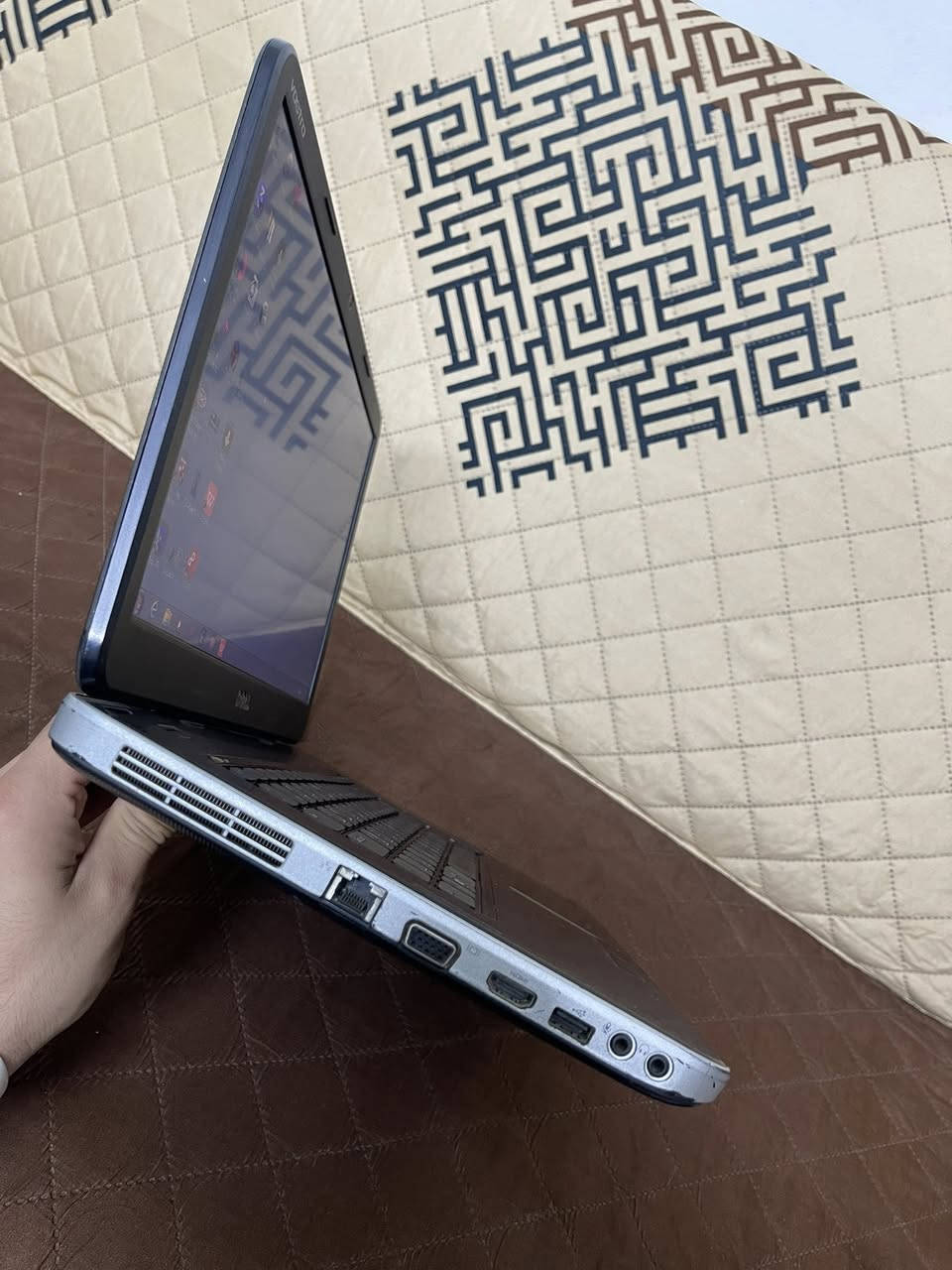 لابتوب Dell 
كامل ملحقاته وياه (شاحنة + جنطة + ماوس ) 
نظيفة كلش 
شغالة بطاريات مبدلة جديدة 
السعر 125 الف وبيها مجال بسيط


**إذا كنت صاحب هذا الإعلان وتريد حذفه لأي سبب، رجاءا أرسل رسالة إلى الدعم الفني**