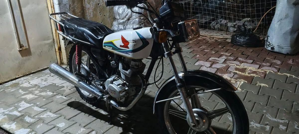 السلام عليكم دراجة للبيع
موديل ١٥ أوراق كاملة شرط الترقيم 
السعر خاص 
مكان ديالى بهرز برغة 
الرقم: *********** 
وموجود خاص
