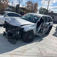 جيب كراند شيروكي 2025 بلاك توب 5 راكب بانزين 6 سلندر بسعر 150$ واصل عم...