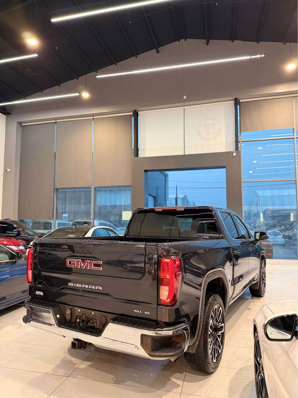 وارد امريكى موصفات SLE داخله ابراهيم خليل سياره كلين تايتل داخل و بيها قطعتين كلير باب خلفي سايق و جاملغ خلفي سكن بدون دواخل بدون ايرباك نهايي جديده سياره 
لون / نيلي غامق ميتالك 
ماشيه/ ٣٠ ميل فقط 
سياره جاهزه بدون سيرفز باقي كلها بشرط 
محرك 2.7لتر 4 سلندر تيربوو كشنات كهرباي رادار امامي و شاشه كبير و باب خلفي فتحتين سياره شغال و كشنات تدفئه
نتواجد فقط واتس اپ
*********** اربيل معرض البينا شارع ٤٠ أربيل, العراق
