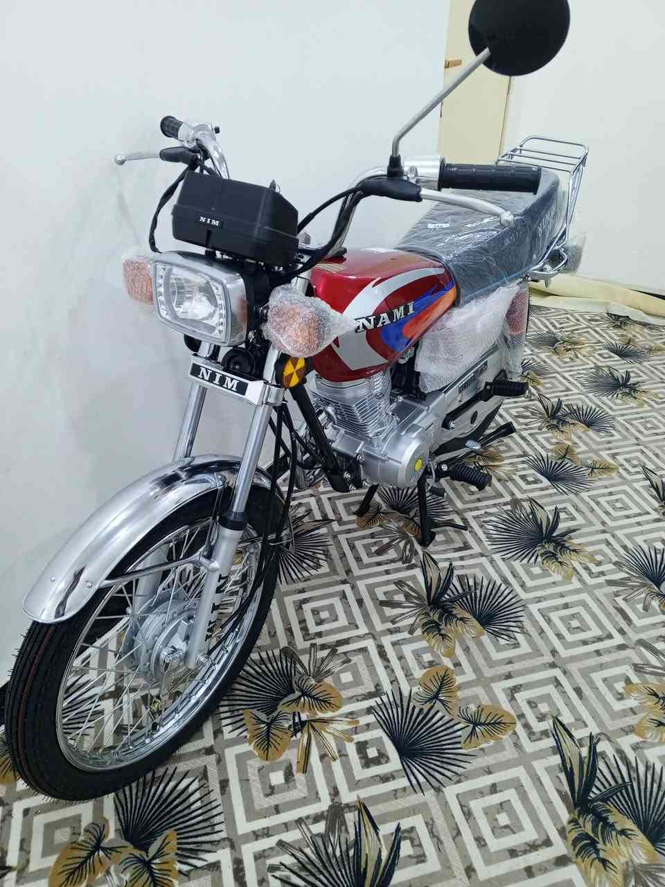 ‏-  السلام عليكم
‏- دراجة نامه 4 گير موديل 26 اوراق 5 سكنر الدراجة زيرو متر ما ماشيه يعني تسكحها ع ايدك ما طالعه البيت تجي طلعها انت بيدك والدراجه مضبوبه وجاهزه حتى بانزين بيها تشغل وتطلع ولونها مميز .

‏- ملاحظة : الدراجة 3 احرف مو 4 يعني مطابق لـ شلامجة .

‏- السعر : 850 قفل بيها مجال حك جيتك .

‏- الخاص مفتوح او ؏ رقم ***********
