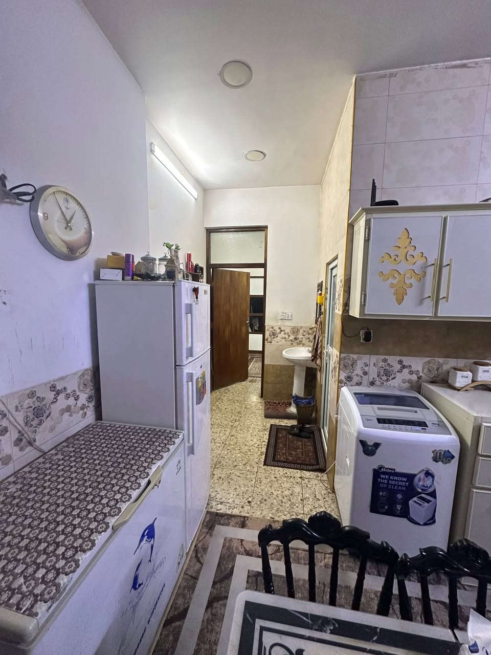 ***********/للبيع 75 متر زراعي طابو ملك صرف سند 25 حي البساتين شارع احمد الوائلي واجه 5 ونزال 15
مدخلين 
الطابق الاول طرمه+ مدخل + صاله+ حولي درج ومطبخ + منور + مجمع صحيات+ غرفة نوم 
الطابق الثاني غرفه صغيره للاطفال + مخزن + سطحين
بناء سنه 2021 بناء درجه اولى/
