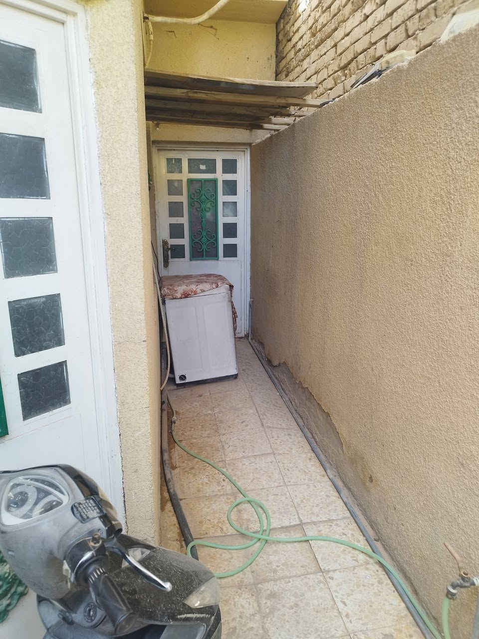 سلام عليكم
بيت للبيع في كربلاء المقدسة 
الحر / حي سومر قرب البوبيات
المساحة 100 متر 
الواجها 5 و النزال 20
يتكون من استقبال _ مطبخ _ صالة غرفة نوم + 2 حمام وتواليت _ منور _ خلفية
للاستفسار تواصل مع صاحب الدار
***********
