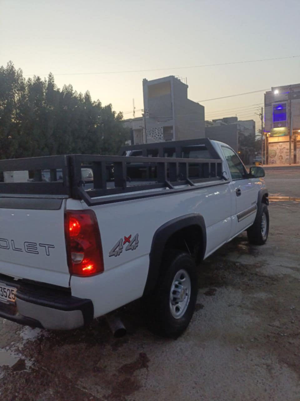 السلام عليكم للبيع سلفرادو موديل 2006 محرك 6100 كير 1000 جام اوتماتيك فور وين داخل بيجي رقم سليمانيه تحويل ثاني يوم  لاستفسار اتصل ***********
***********
***********
