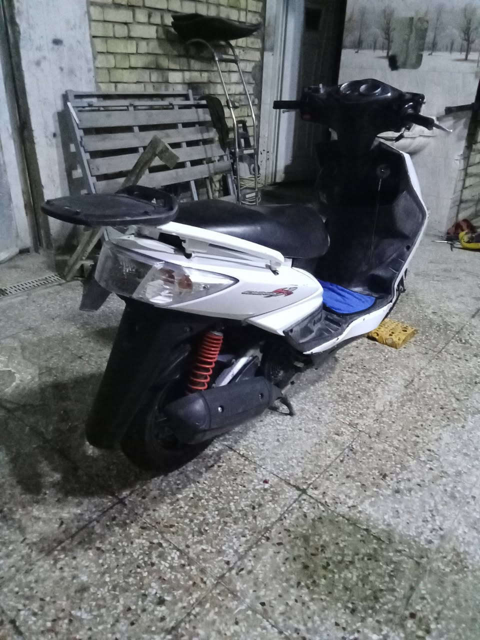 السلام عليكم سكنس فحل للبيع او مراوس مكينه ما مفتوحه كفرات ختم واحد شغاله سلف وهندر دشبول شغال السعر 450 المكان بغداد مدينة الصدر 
***********
