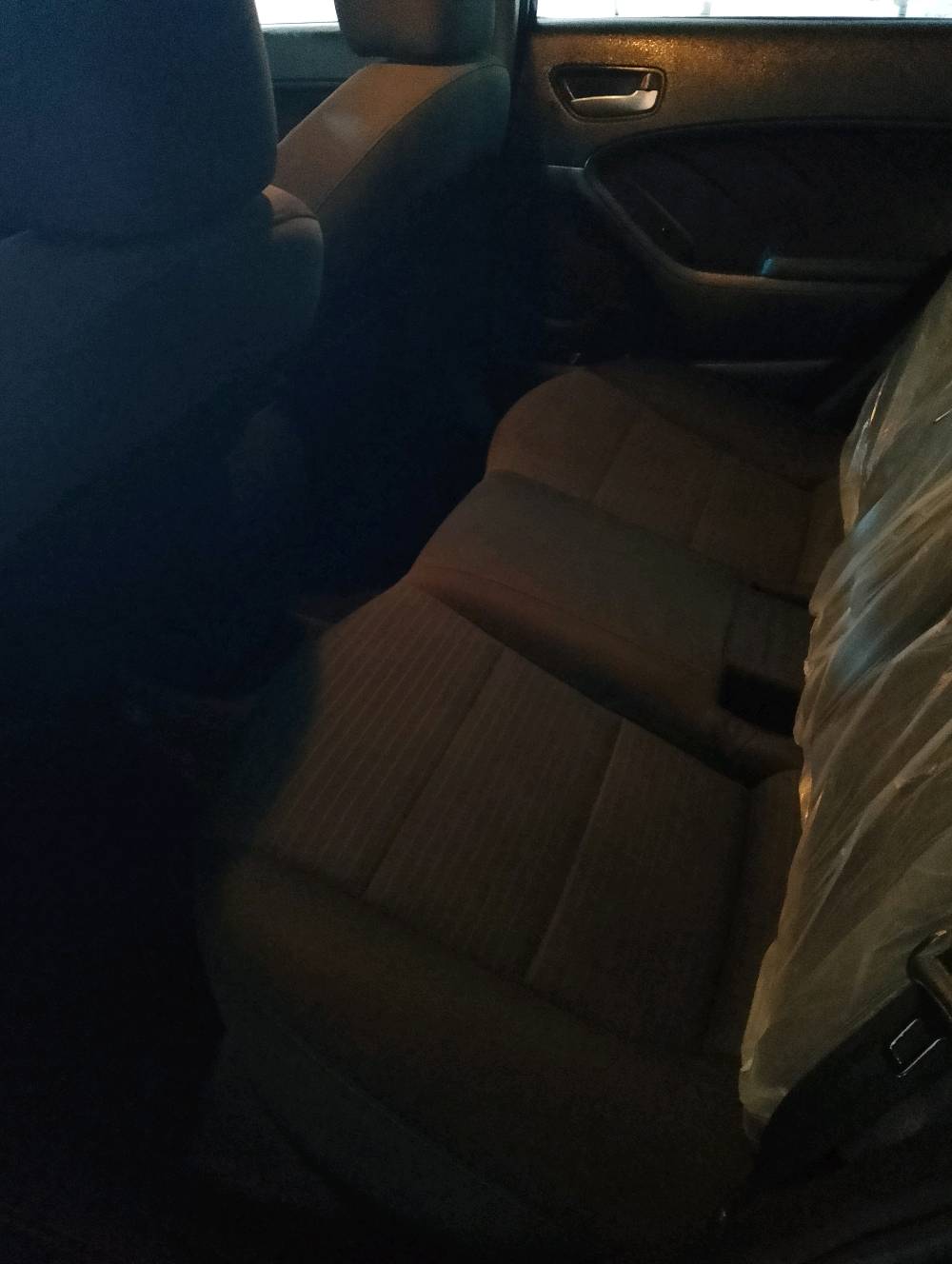 للبيع سيارة كيا، موديل 2018 وارد كندي. السيارة بحالة جيدة مع بعض الكشط الخارجي، موضحة بالصور. المحرك ممتاز وداخليتها نظيفة ومركبة بشكل مريح. الصيانة منتظمة والسعر 130 دولار، مع إمكانية التفاوض.