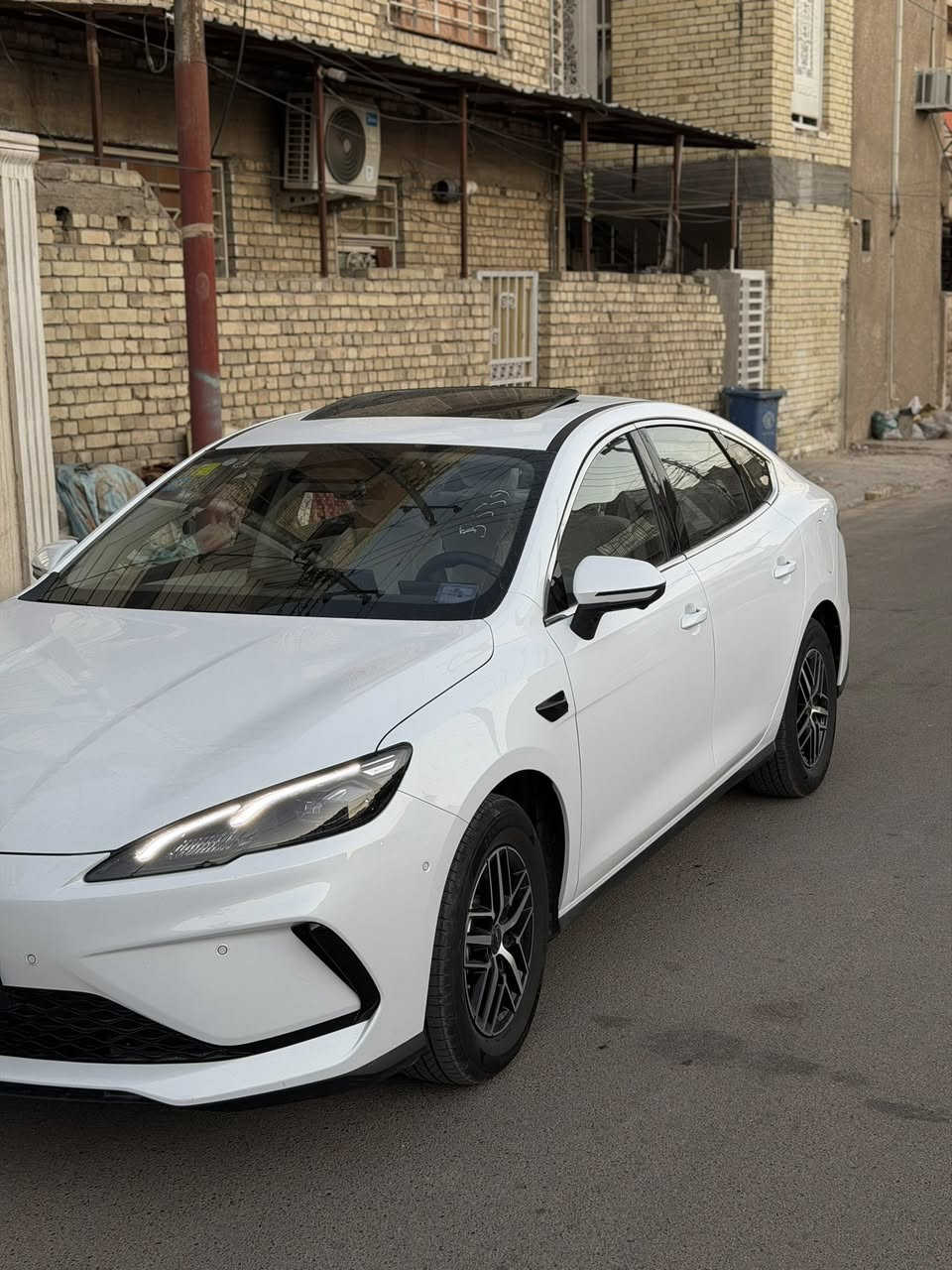 السلام عليكم
الي يدور فول مواصفات وماشي قليل 
سيل 5 موديل 2025 ماشيه 3 الاف 
مرقم بغداد بسمي مكفوله كفاله عامه 
فتحه داخل جلد ابيض 13 كامره اوتو بارك
حساسا شاشا كبيره ويل كب سايد بيرك كهرباء 
وبعد بيه هواي مواصفات 

السعر 22 مليون 
العنوان بغداد بلديات 
الهاتف ***********
