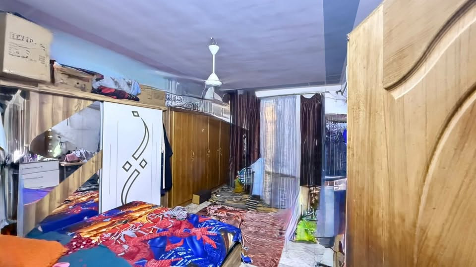 السلام عليكم
دار للبيع طابو . في بغداد الامين شارع الظغط قرب جامع الابرار 
المساحه 53 متر 
واقع حال80 متر  الواجهه 4 متر و 10 سم 
والنزال 20 متر )  الطابق الاول حوش 
و WC خارجي . ممرين . (استقبال سقفها مغربي)  و مطبخ و غرفه نوم و مناور عدد 2  .  
و حمام مشترك . 
الطابق الثاني . غرفتين نوم و حمام مشترك و مساحه ما فوق المطبخ وبيتونه . و سطحك كبير مطبگ شتايگر . 
بناء حديث 2017. امامك تشجير يصلح ان تجعله حديقه او كراج او مخزن لك . يعني ماكو گدامك بيوت قريب على شارع قناة الجيش . .  راسلني خاص او واتساب *********** هذا رقمي . او تجي تشوفه بعد الاتصال . . 
ارجو المعذرة على الإطالة للتوضيح .
السعر 143 و بي مجال . تحويل مباشر تفتح بيان و الدلال يمشي بالمعامله يكملها 
الاجور على البائع . . رجاءا اذا مو شراي لا تعلق تعليق سلبي و تكسر بحلال الناس . بيت موقعه راقي جيران محترمين هدوء خير من الله . سبب البيع نريد بيت اكبر .
