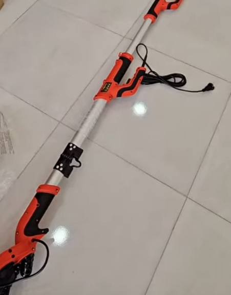 السلام عليكم اني صباغ تركت المهنه بسبب ضروف عندي ماكنه سنفرة مستعمل مرتين اخو الجديدة وبيه ضمان شكد ماتريد  اي شي بيه ترجع الي قظاء الشاميه  واذا كلش اكدر  اوصله للكوفه ***********
