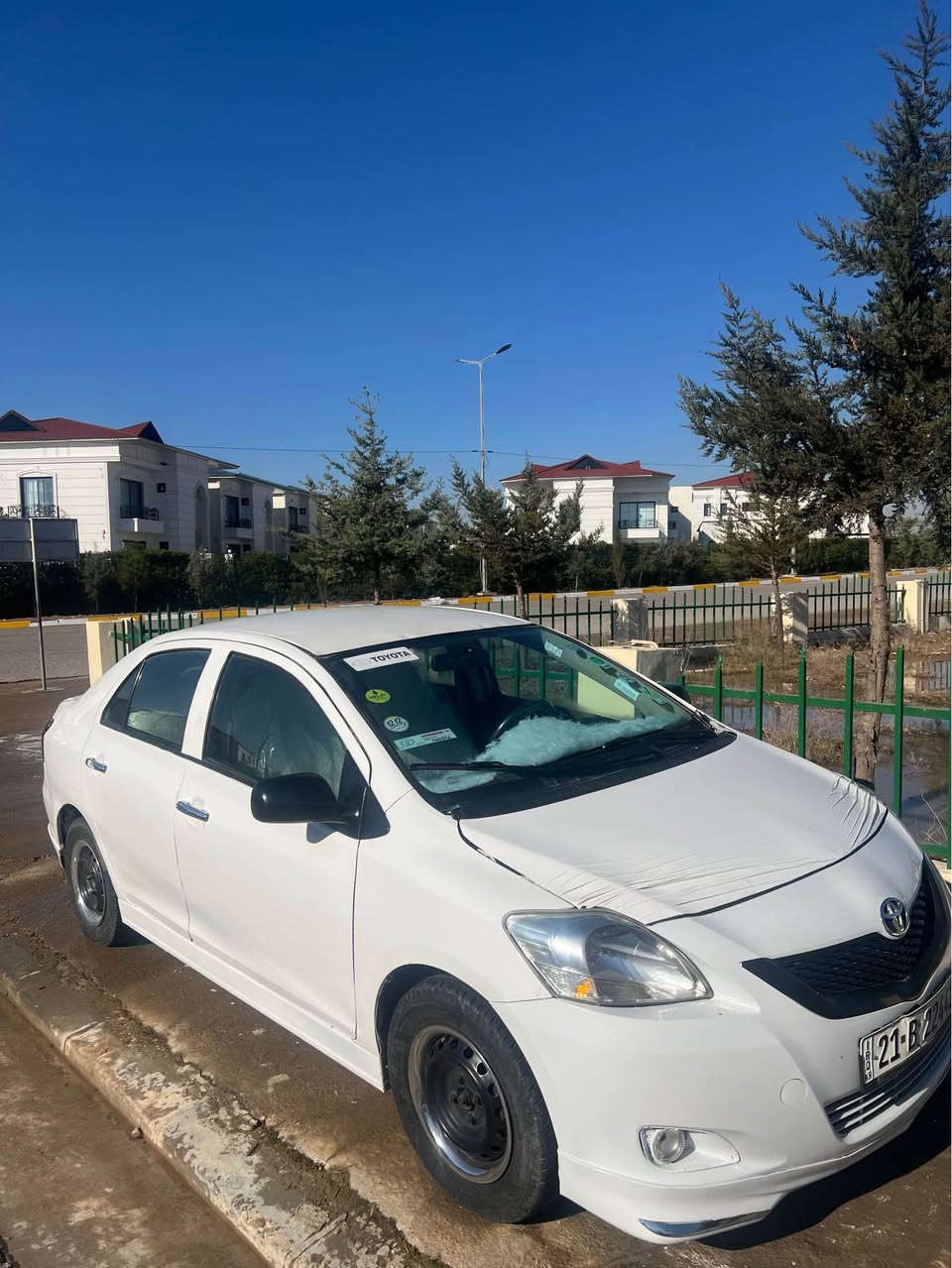 یارس ٢٠١٠ 
سپی بەفری 
پێنج بالیف 
دەبڵ گێچ 
چوار تایە ویلی نوێ 
گێڕ تۆماتیک 
سەیارەکە زۆر خاوێن و بێ کێشەیە 
ژینگە و سەنەوی تاکو ٢٠٢٩ نوێیە 
تحویل و وەکالە بەشەرت 
سەیارەکە حیزام سبوغە و چەمپی پێشی هەیە 
گۆڕینەوەش ئەکەم لەسەر دڵ گرتن 
هەولێر بنەسڵاوە 
*********** فایبر واتساب 
*********** واتساب و ڤایبر أربيل, العراق
