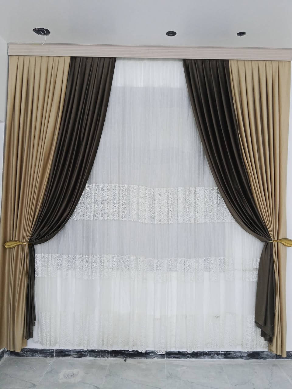 عرض تفليش الأسعار 
 اقره المشور 
شباك عرض مترين سعر 80 الف 
شباك عرض مترين ونص سعر 100 الف 
شباك عرض 3 متر سعر 125 الف 
يشمل اقماش مخمل تركي مكبس + تور مكبس +سكه+ اكسسوارات 
يوجد توصيل كل العراق 
يوجد اخذ قياسات + شد داخل الرفاعي 
الحجز ***********

عنوان ذي قار فضاء الرفاعي سوق المسقوف قيصريه الحاج طارق سوق الخياطين
