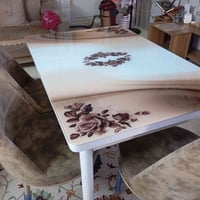 ميز طعام مع ٣كراسي ب٥٥.الف الاتصال على الرقم ٠٧٧٠٥٨١٩٩٤٩