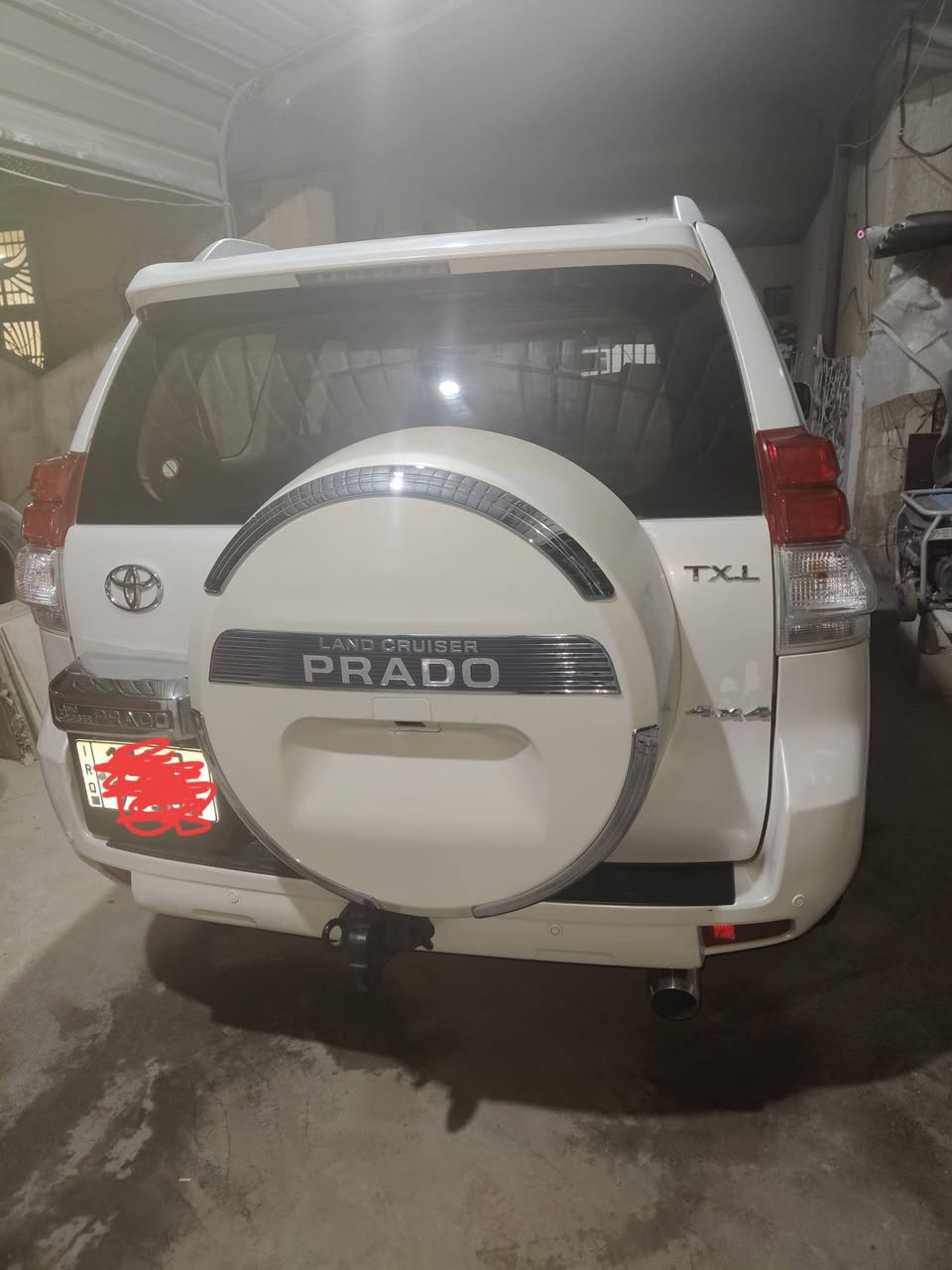 لسلام عليكم برادو 2013 رقم بغداد دولي سنوية جديدة بأسمي اللون ابيض صدفي السيارة كويتي مكفول بدون حادث بيها صبغ شبر بالصندوك الخلفي مأشر بالصور مكينة 6 سلندر حجم 4000 السيارة كير مكينة بلاد صدر تخم تاير جديد ماشية 174 حقيقي فتحة سقف  بصمة تشغيل بصمة ابواب  4 ويل كراسي جلد تبريد ممتاز 3 قطع مكاني اليرموك  الاربع شوارع السعر 275 ورقة للاستفسار *********** ابو يوسف
