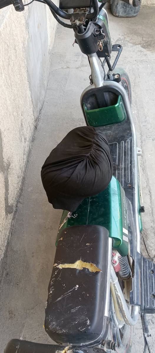 دراجه شحن للبيع كلشي مابيها
شاحنه موجوده و بطاريات جدد
رقم واتساب اتصال ***********
السعر 200وبيها مجال
