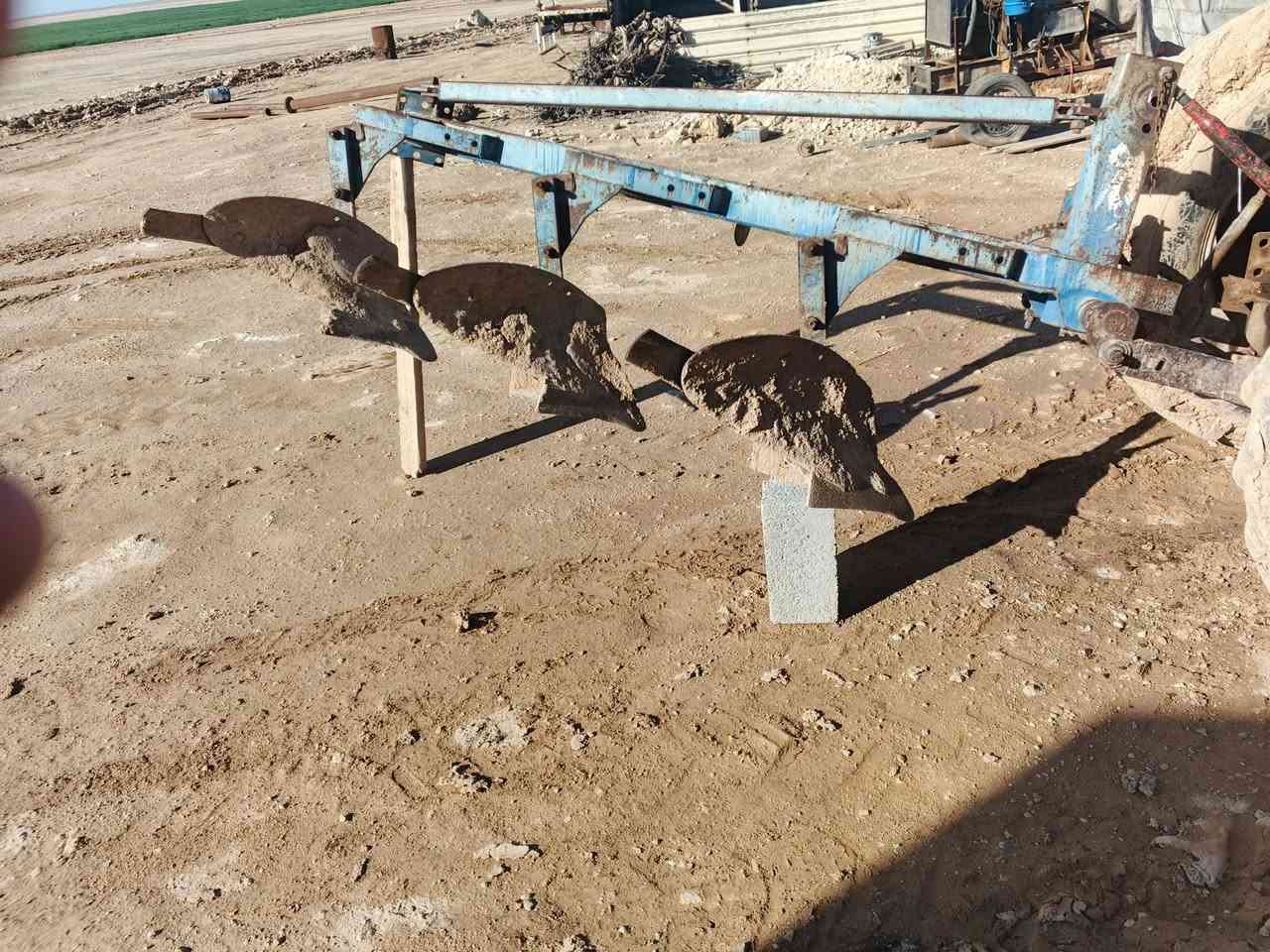 السلام عليكم ورحمه الله وبركاته 
يوجد خرماشه وفدان فيات للبيع 
التفاصيل اتصال بل رقم ***********
