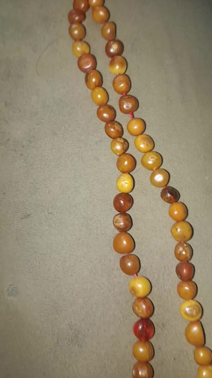 سبح عدد ثنين كهرب بولوني حر طبيعي خالص قديم الاولى وزنها 11 غرام والثانية وزنها 14 غرام قديمات مال بيت ومتغيرات لون أكثر قدمهن للاستفسار ***********
