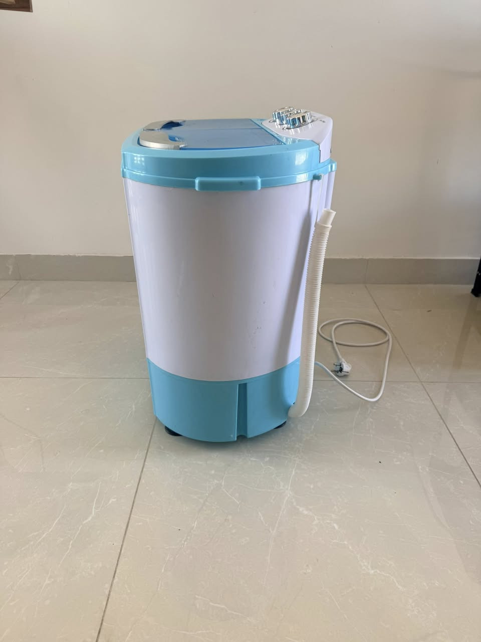 غسالة ملابس جديده حجم 4كيلو حوضين غسل وتنشيف استعمال كلش قليل بسعر 60 الف سكن بغداد حي العامل


**إذا كنت صاحب هذا الإعلان وتريد حذفه لأي سبب، رجاءا أرسل رسالة إلى الدعم الفني**