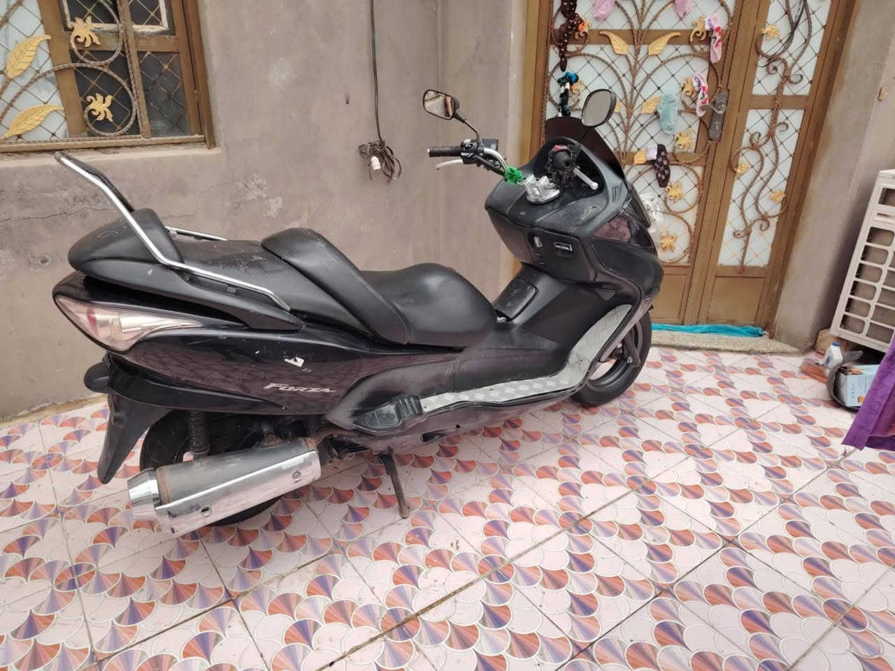 سلام عليكم 
دراجات فورزه ٠٨ ثنين 
١_السوده كايمه 
٢_والثانيه ملفته وعوزها ترتيب 
ابيع جوم حديد ثنيناتهن عنواني الديوانيه حي رمضان 
***********
